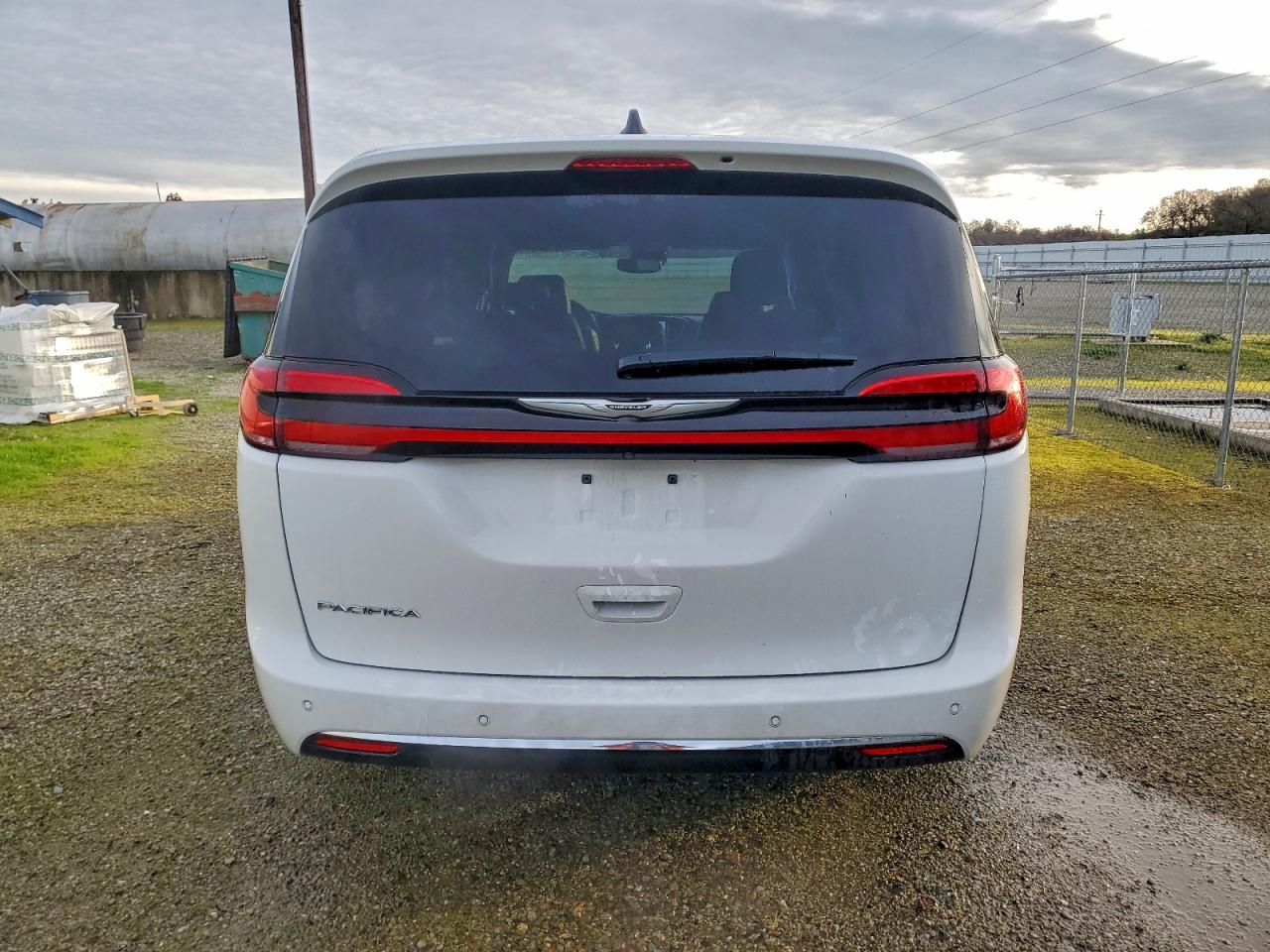 2025 CHRYSLER PACIFICA SELECT photo 6
