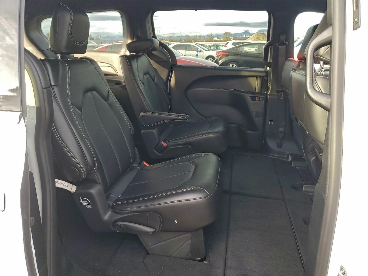 2025 CHRYSLER PACIFICA SELECT photo 11