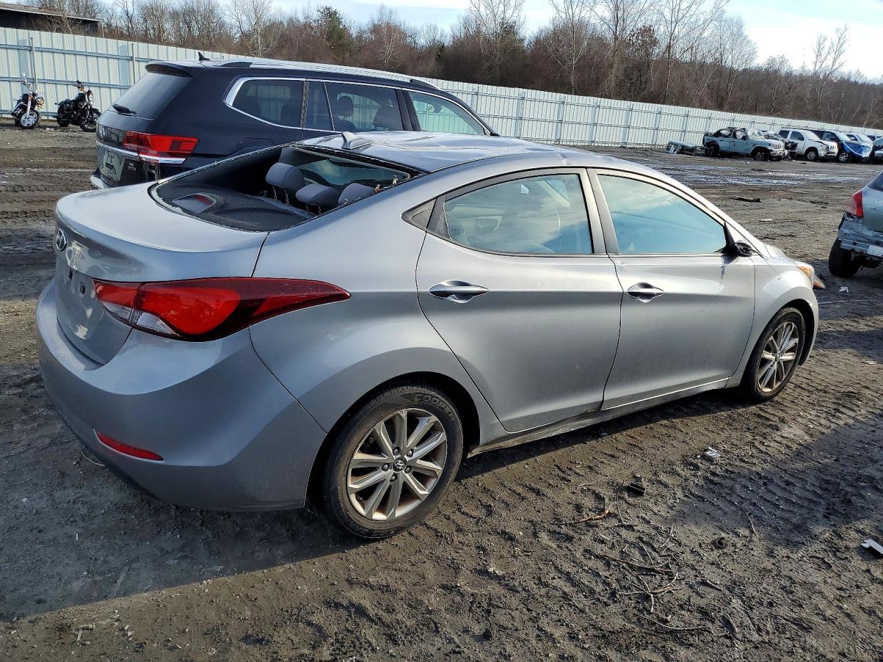 2014 HYUNDAI ELANTRA SE photo 3