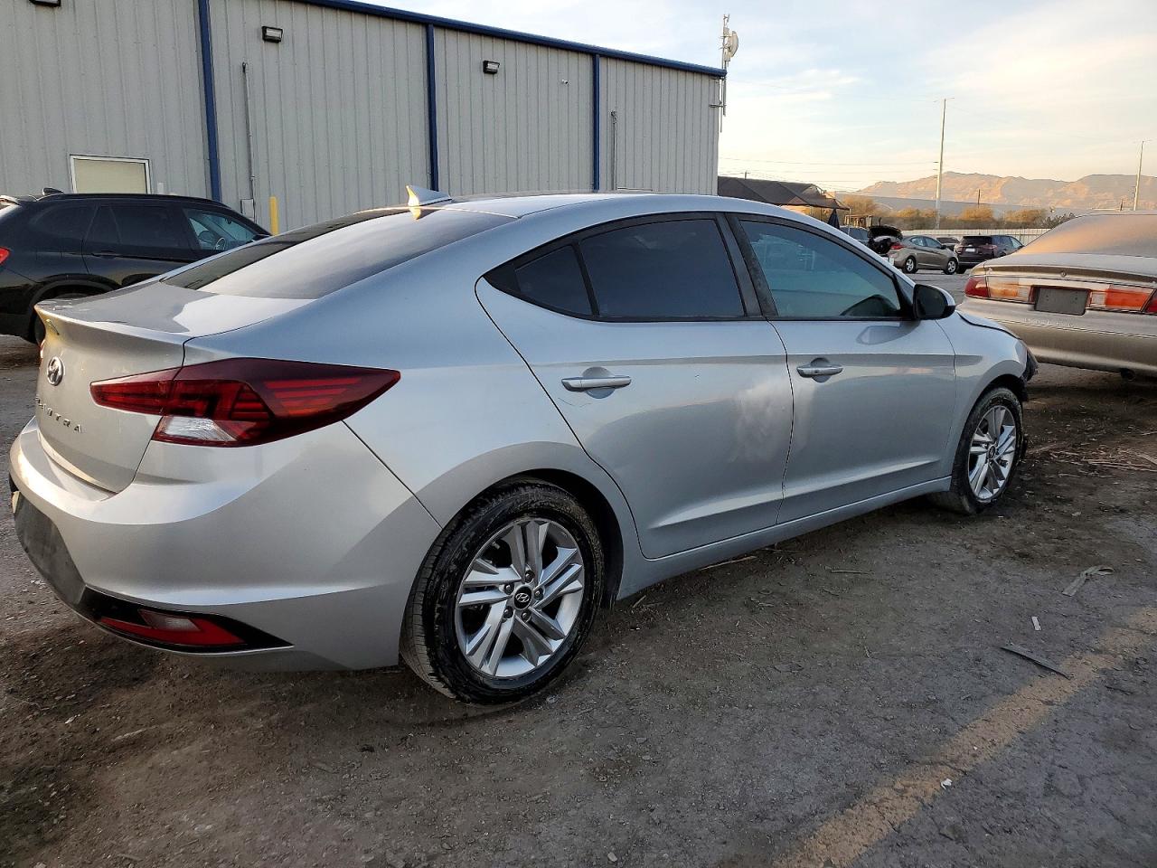 2020 HYUNDAI ELANTRA SEL photo 3