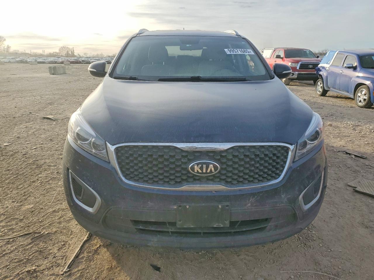 2017 KIA SORENTO LX photo 5