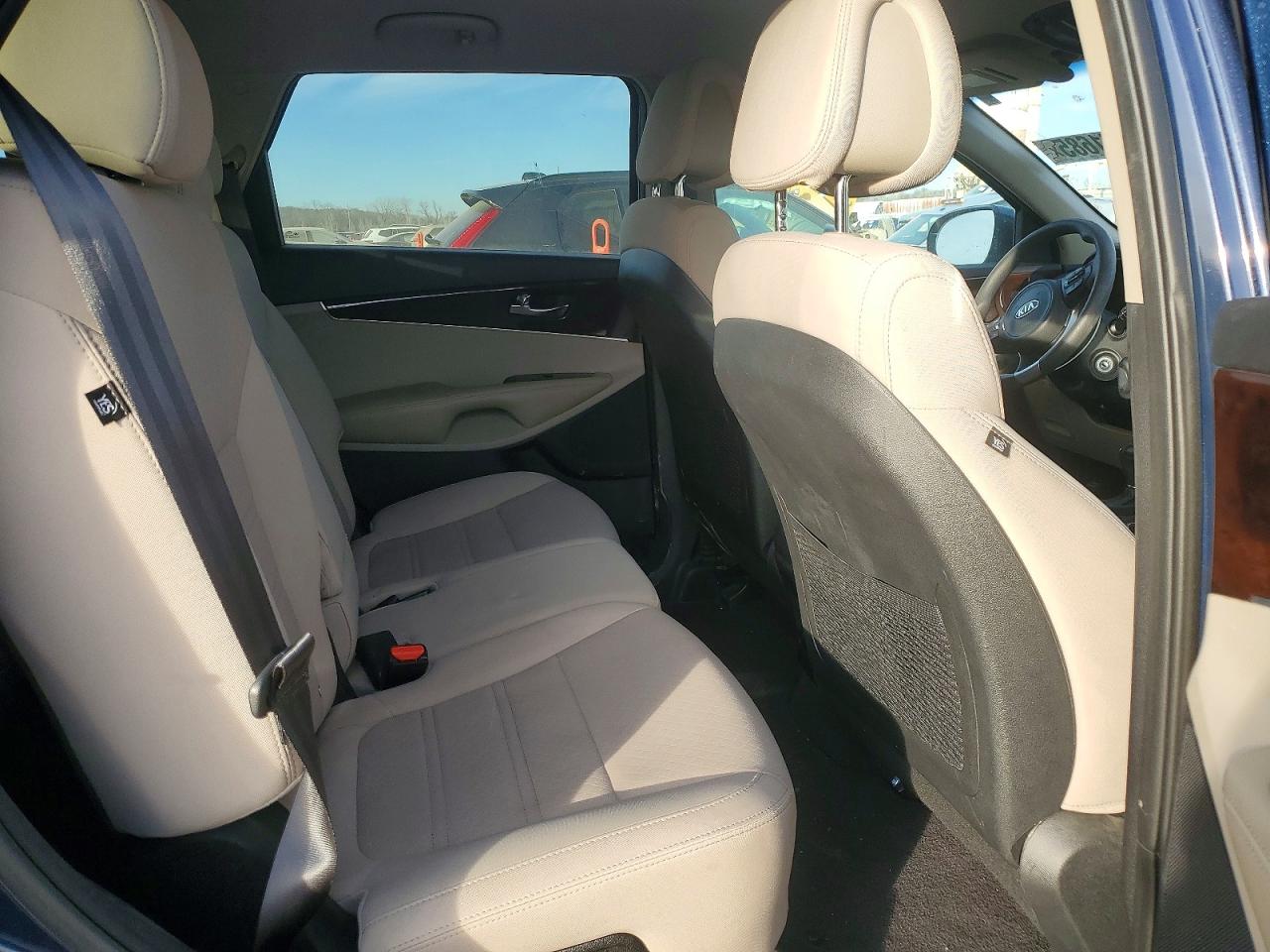 2017 KIA SORENTO LX photo 11