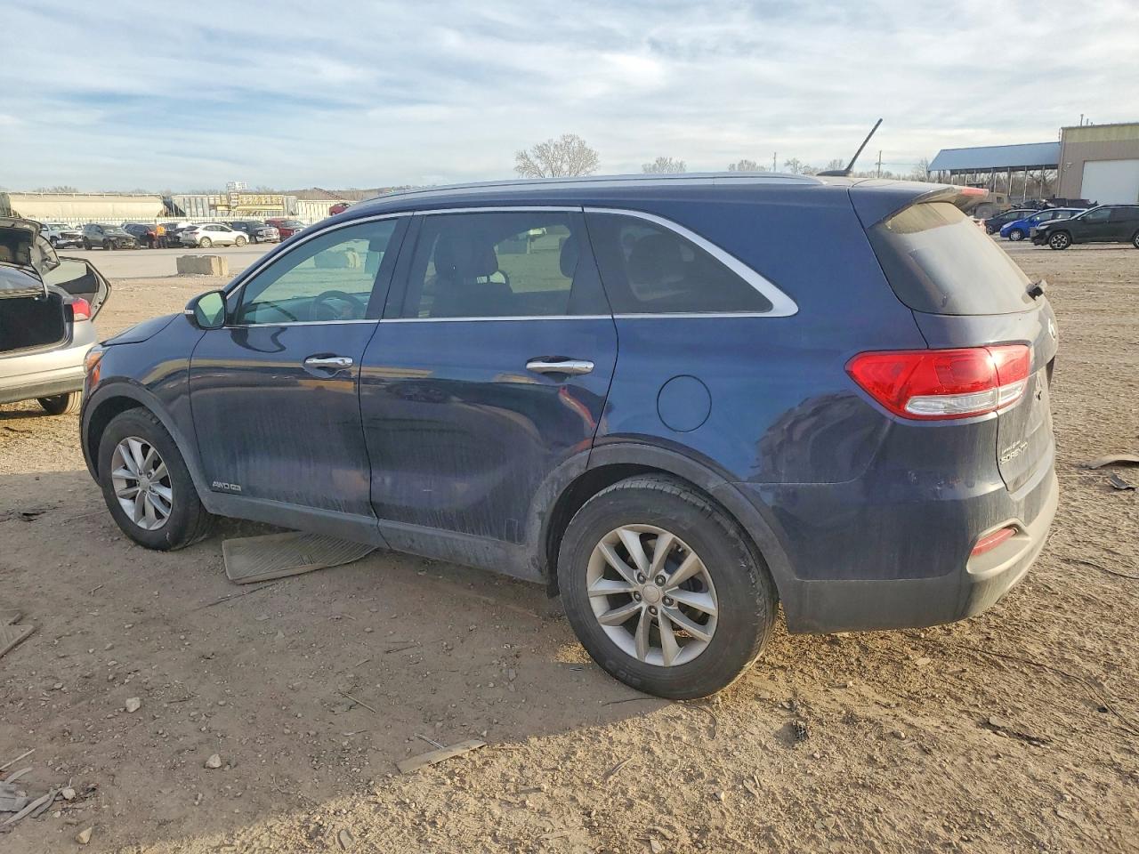 2017 KIA SORENTO LX photo 2