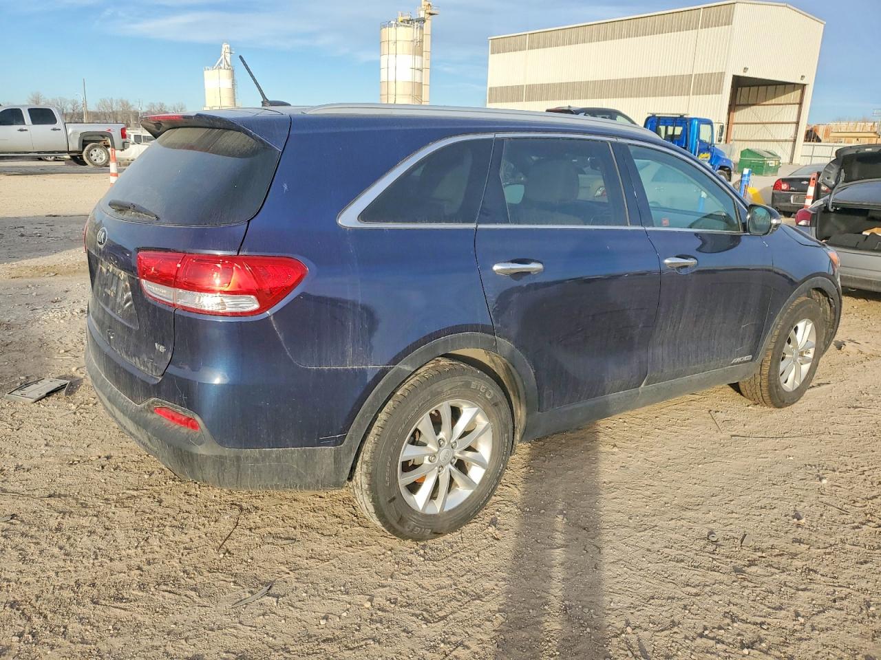 2017 KIA SORENTO LX photo 3