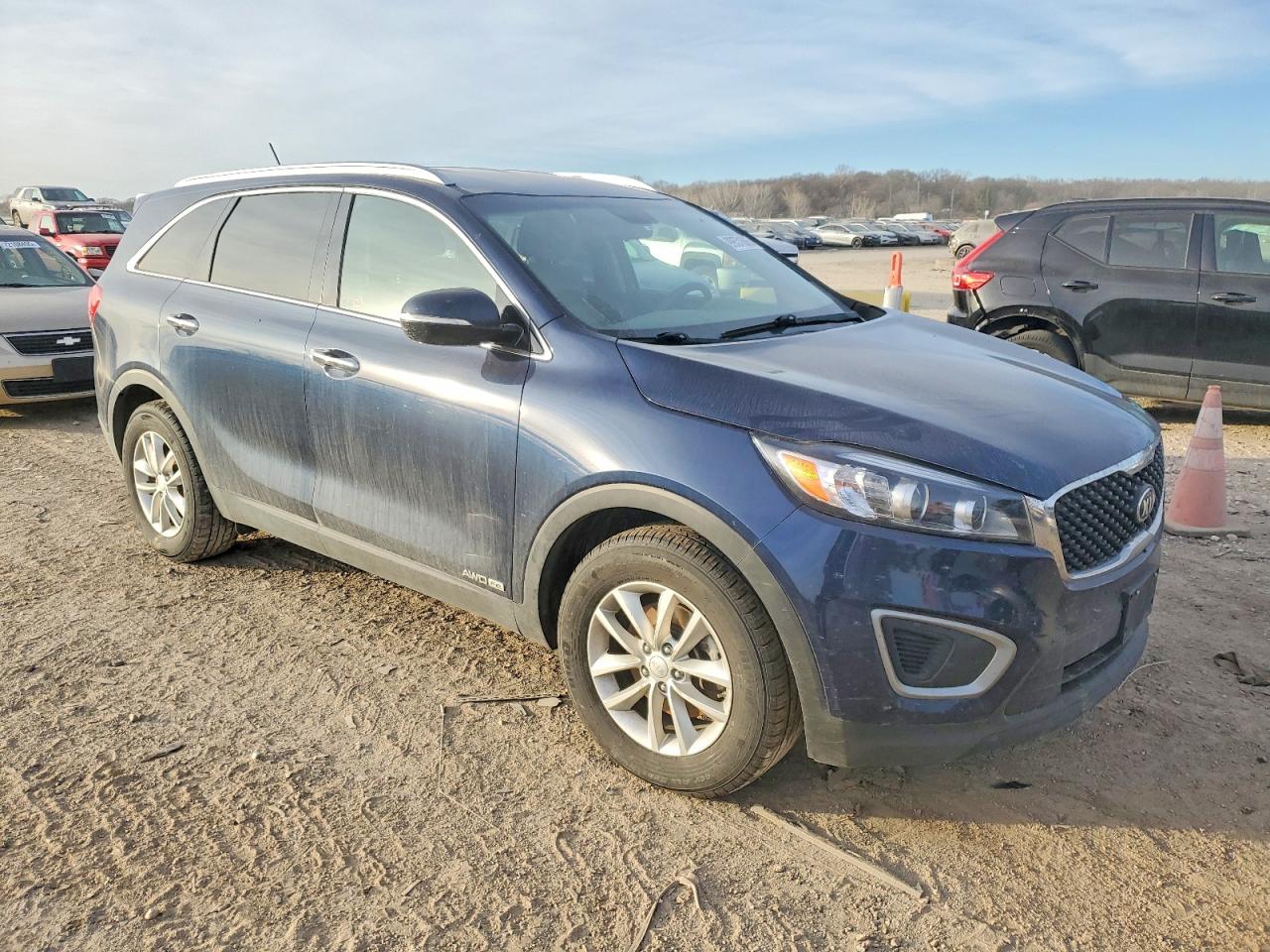 2017 KIA SORENTO LX photo 4
