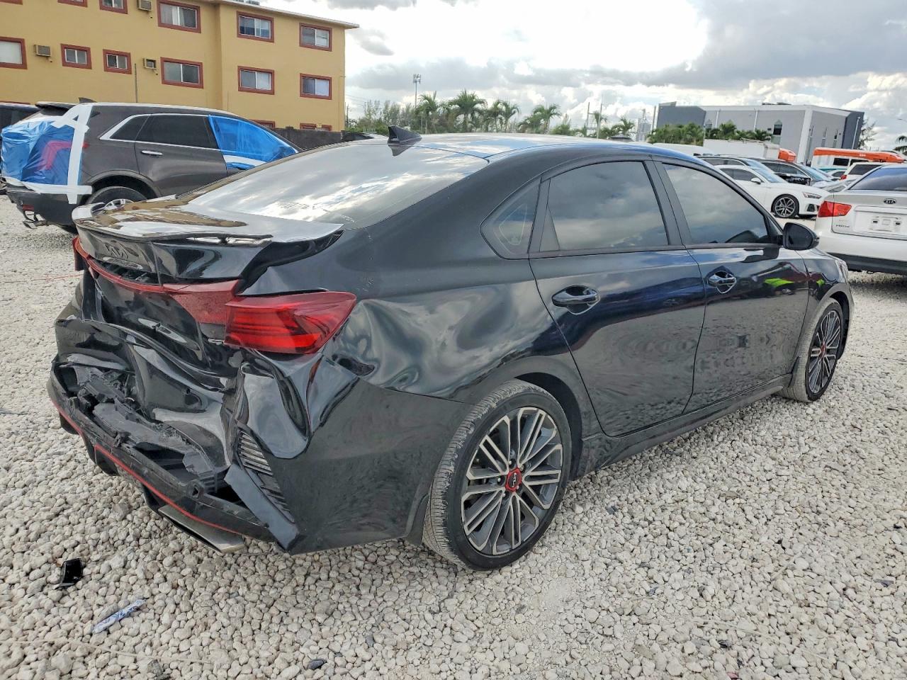 2024 KIA FORTE GT photo 3