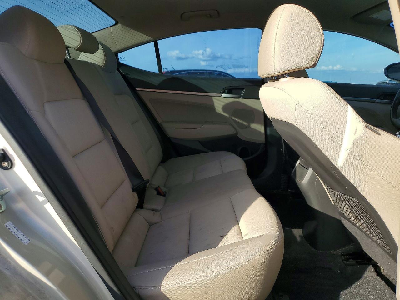 2017 HYUNDAI ELANTRA SE photo 10