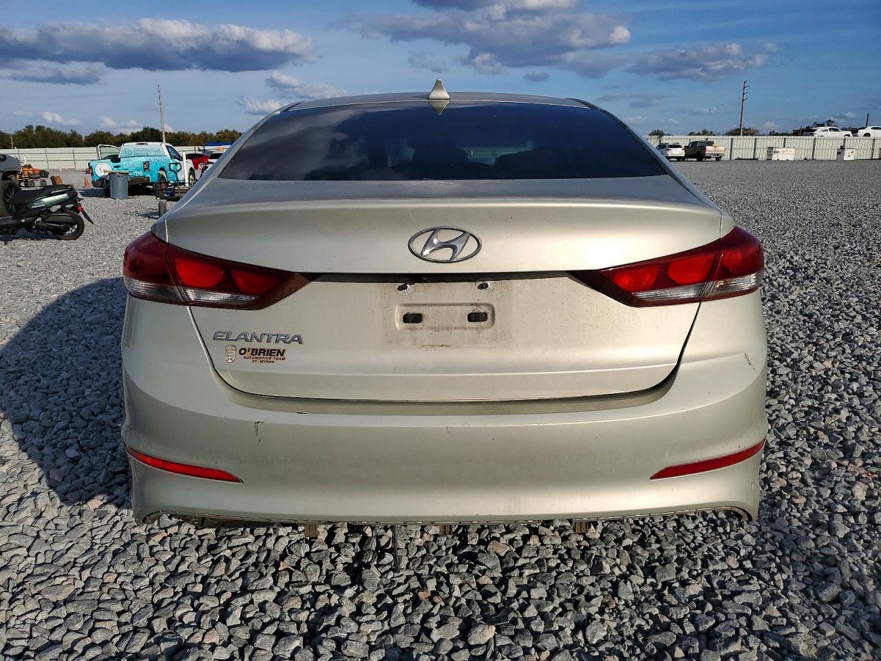 2017 HYUNDAI ELANTRA SE photo 6