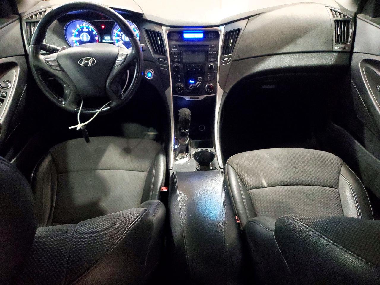 2013 HYUNDAI SONATA SE photo 8