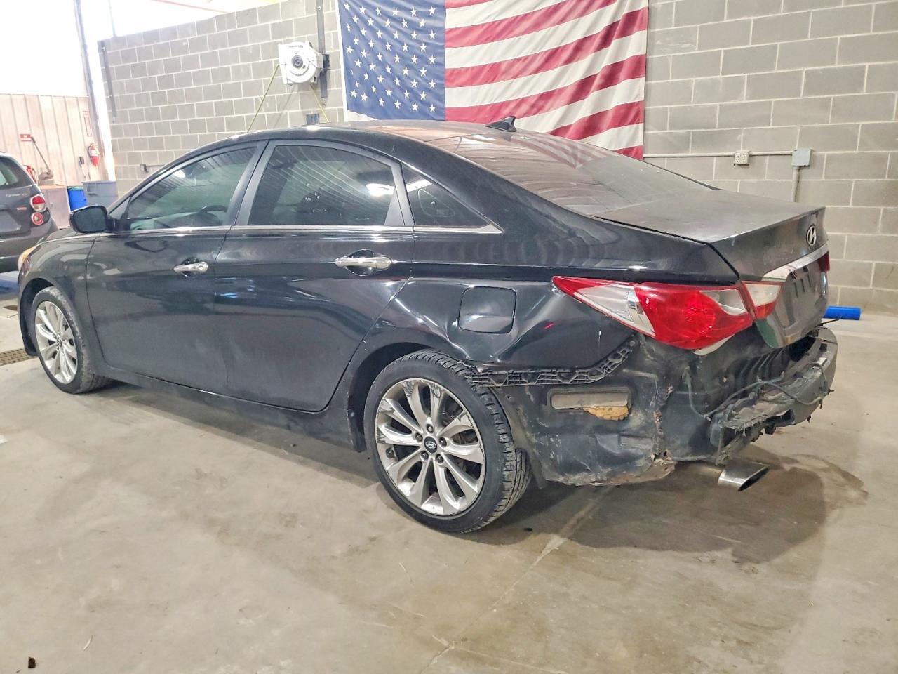 2013 HYUNDAI SONATA SE photo 2