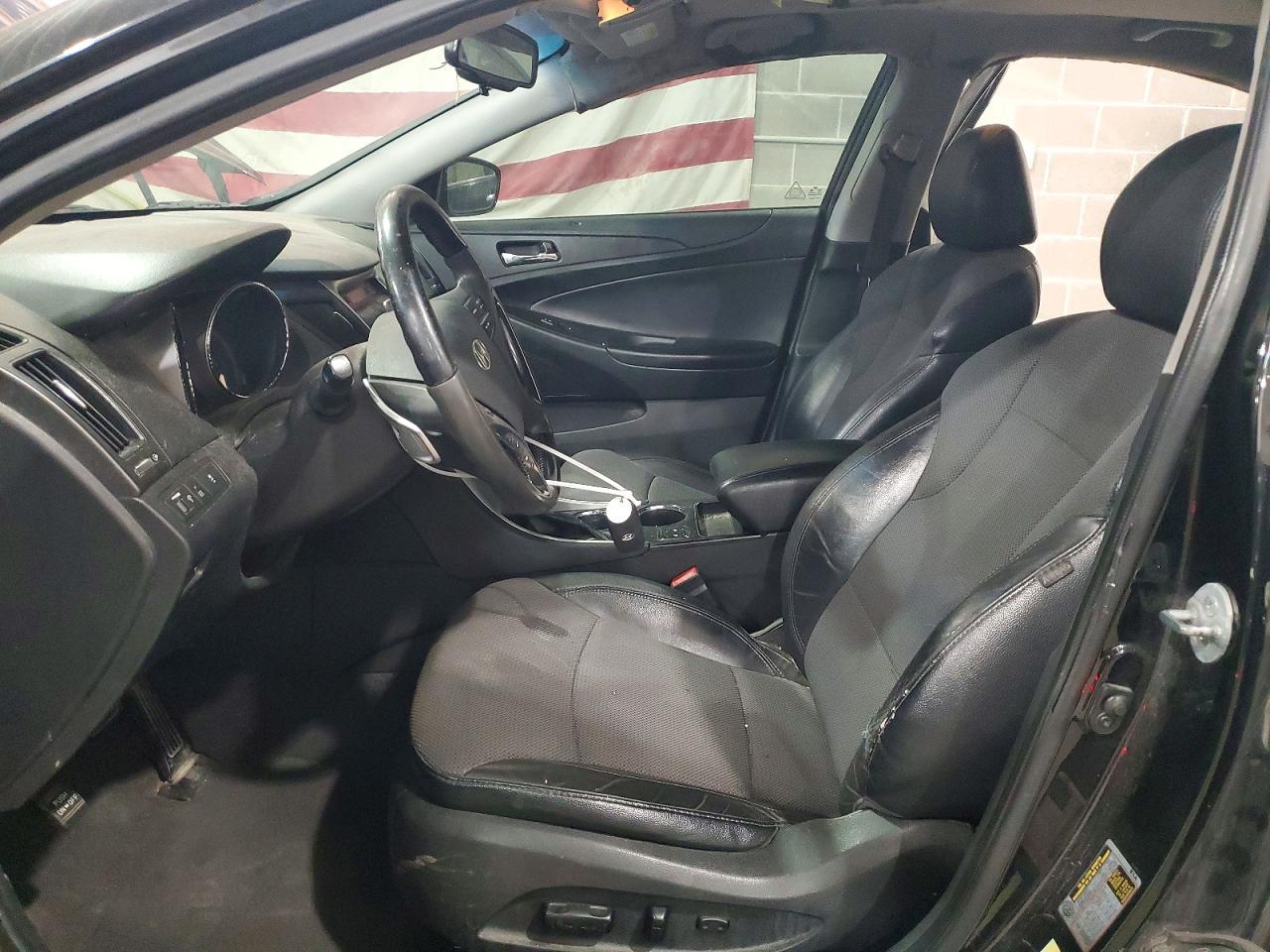 2013 HYUNDAI SONATA SE photo 7