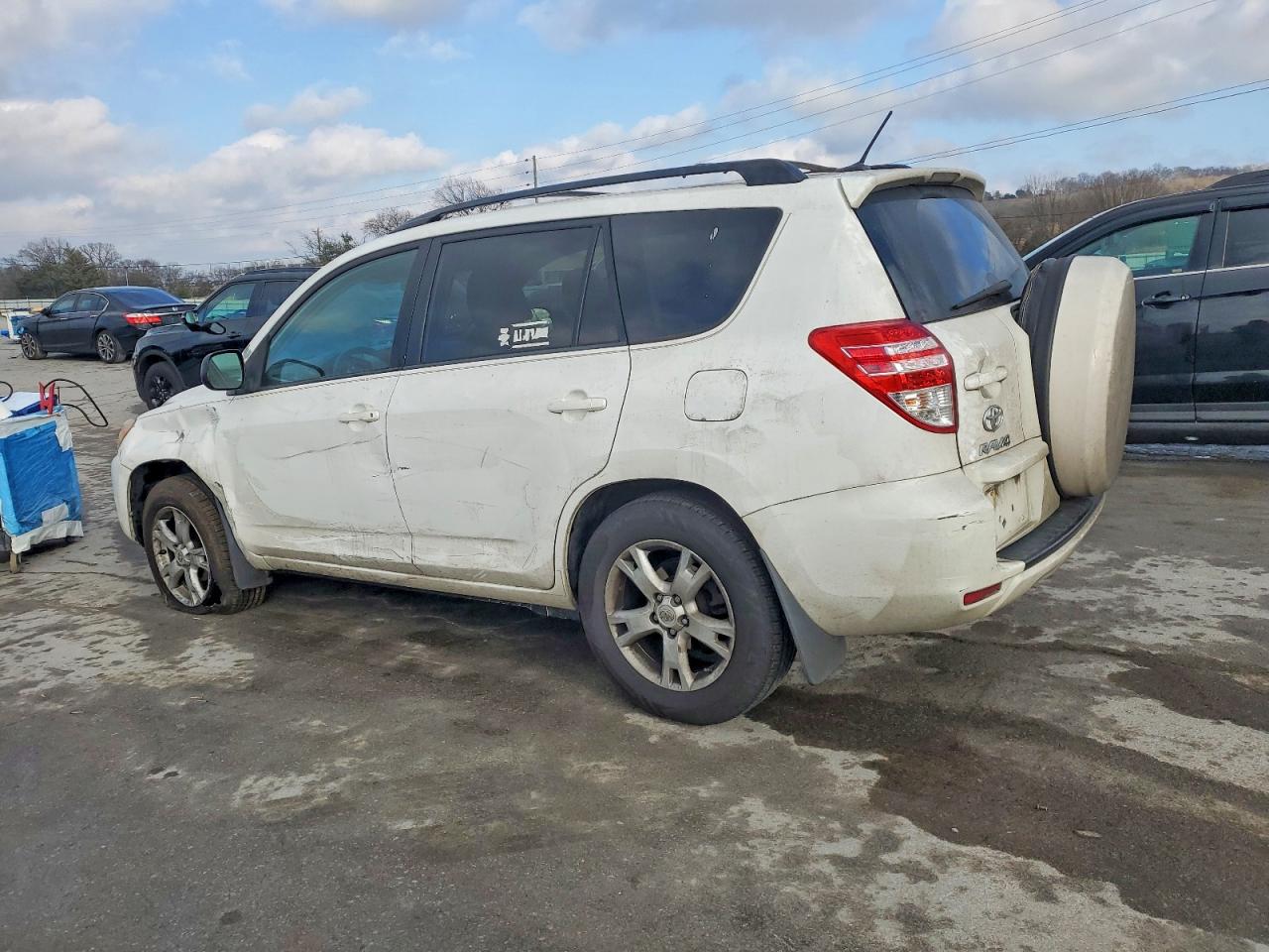 2012 TOYOTA RAV4 photo 2