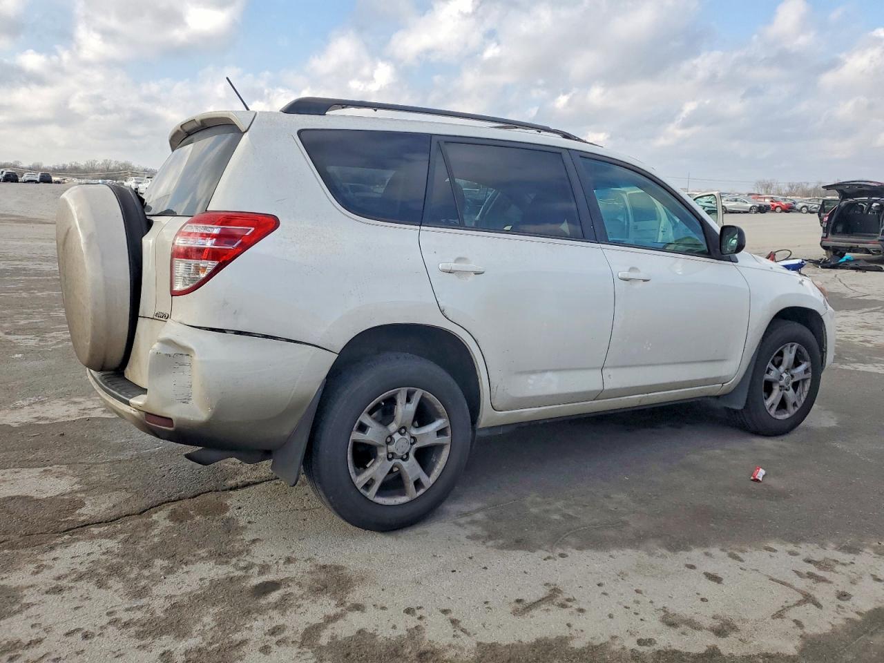 2012 TOYOTA RAV4 photo 3