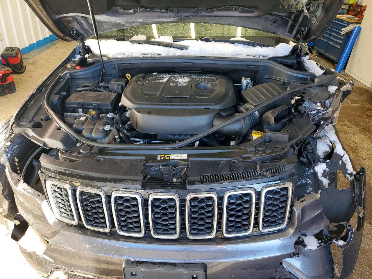 2018 JEEP GRAND CHEROKEE LAREDO photo 12