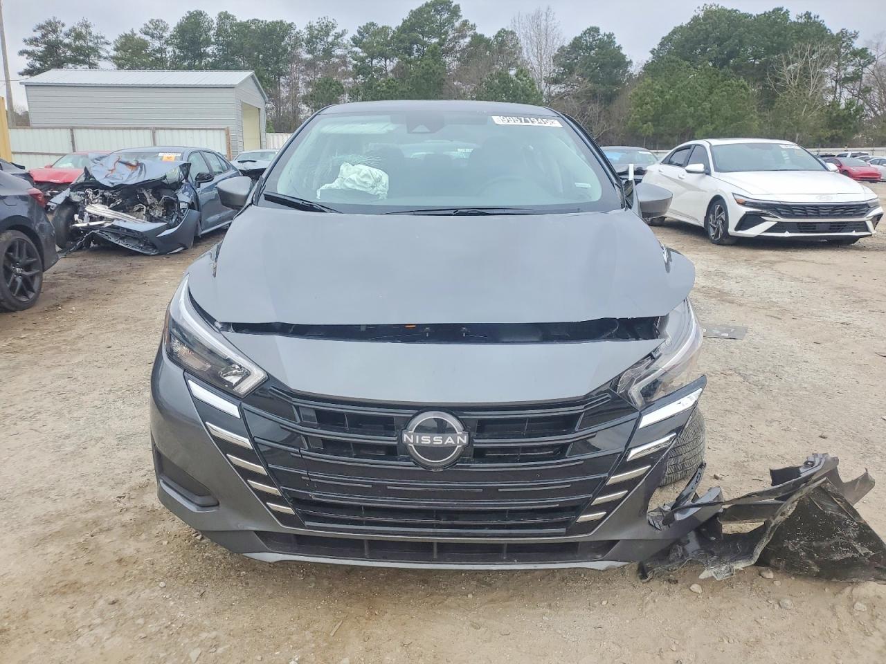 2025 NISSAN VERSA SV photo 5