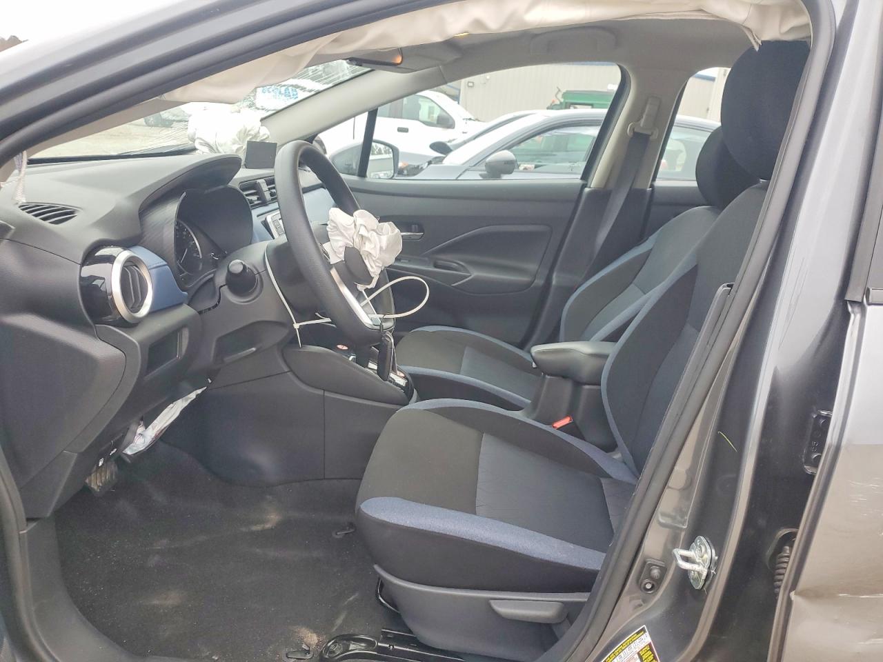 2025 NISSAN VERSA SV photo 7