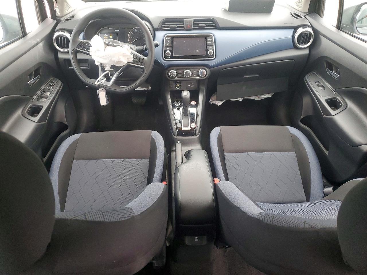 2025 NISSAN VERSA SV photo 8