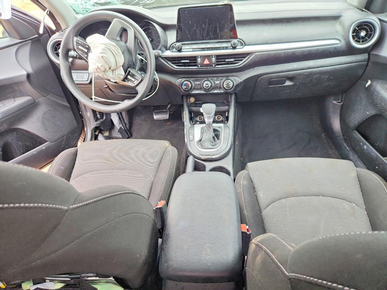 2023 KIA FORTE LX photo 8
