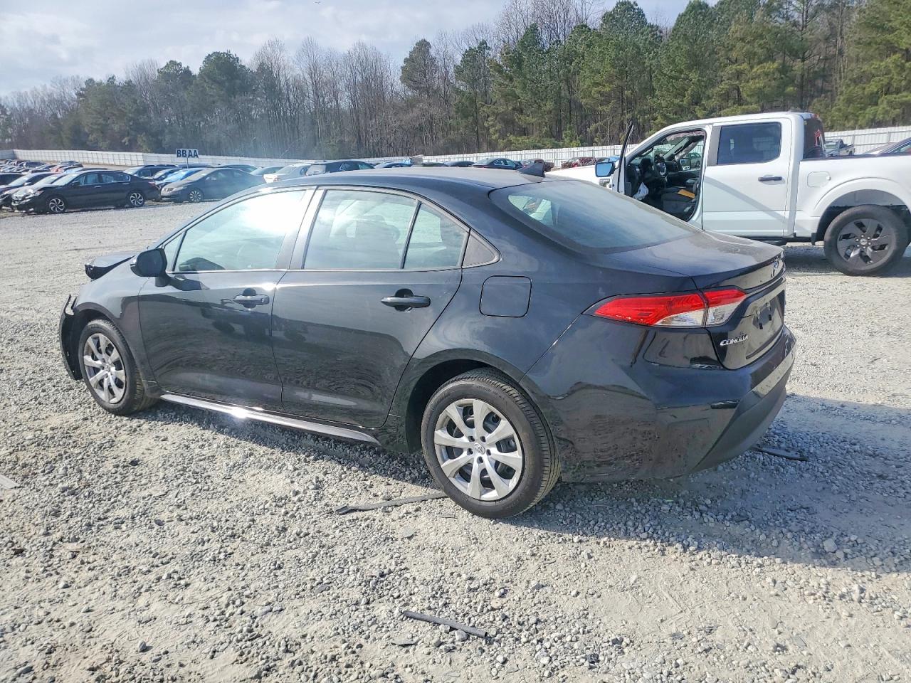 2025 TOYOTA COROLLA LE photo 2