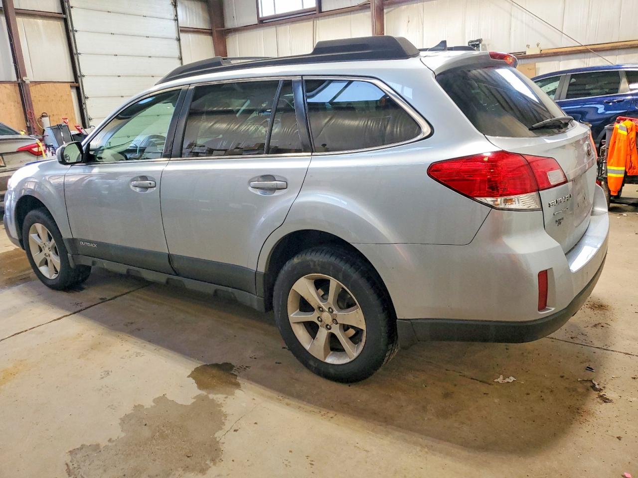 2014 SUBARU OUTBACK 3.6R LIMITED photo 2