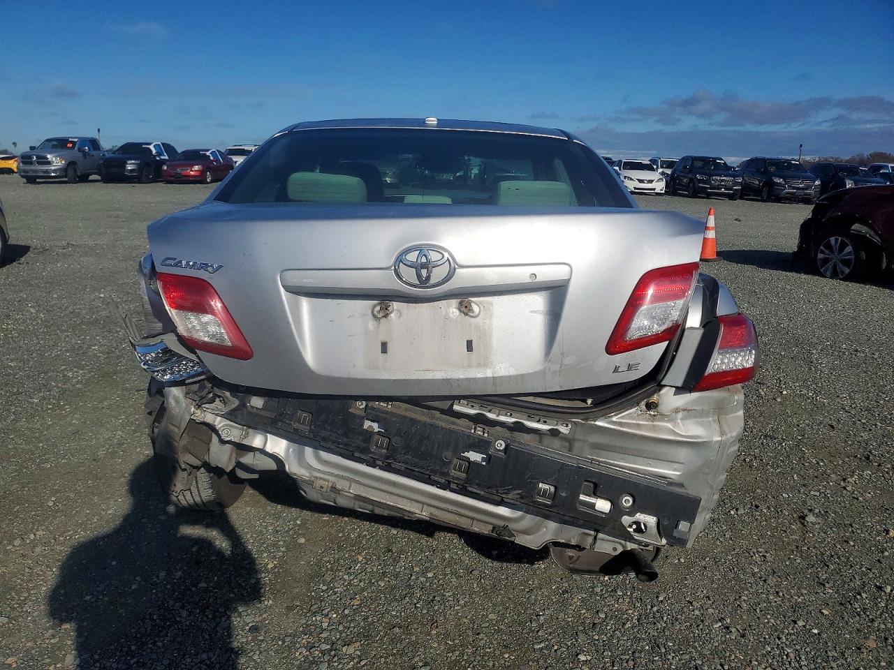2011 TOYOTA CAMRY BASE photo 6