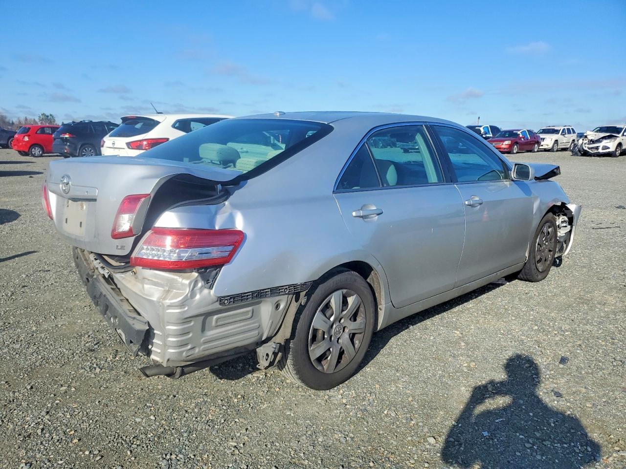 2011 TOYOTA CAMRY BASE photo 3