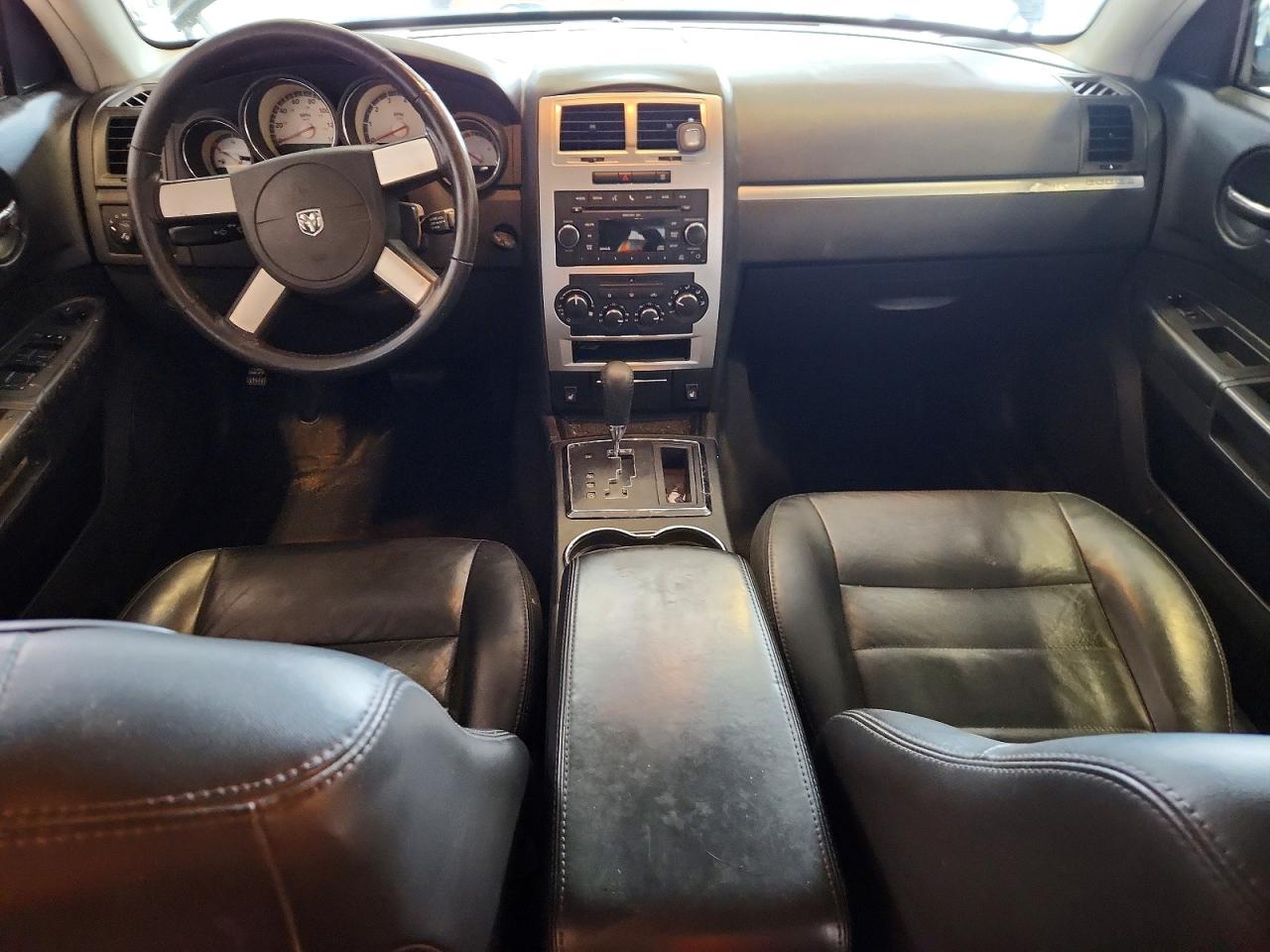 2010 DODGE CHARGER photo 8