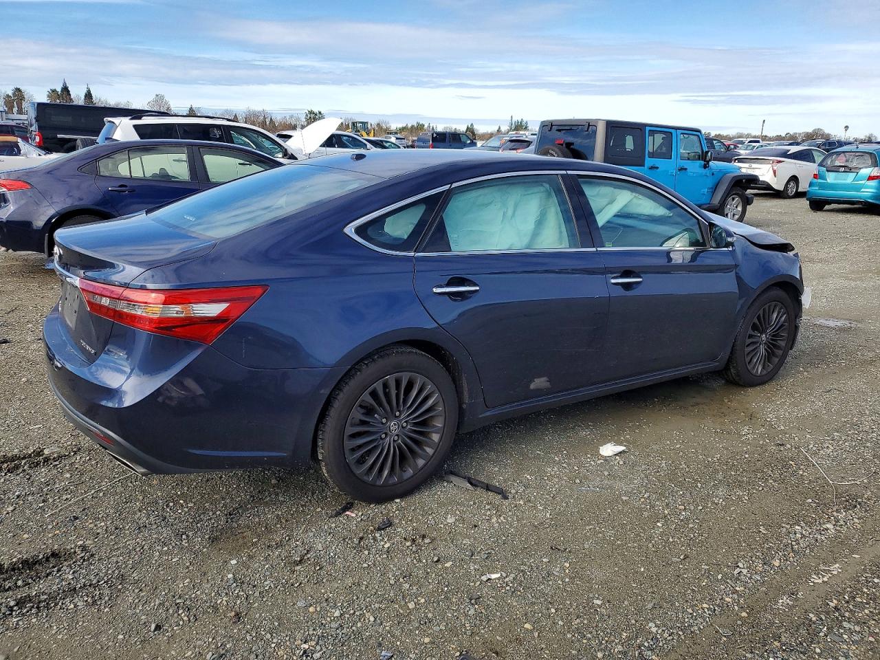 2016 TOYOTA AVALON XLE photo 3