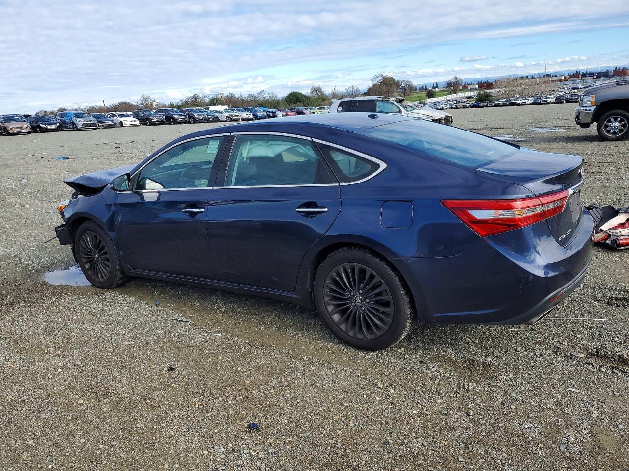 2016 TOYOTA AVALON XLE photo 2