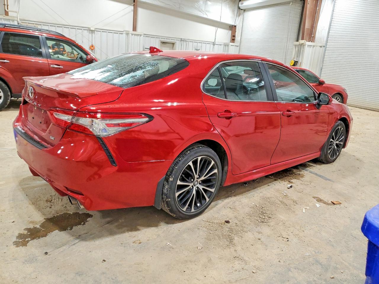2019 TOYOTA CAMRY SE photo 3