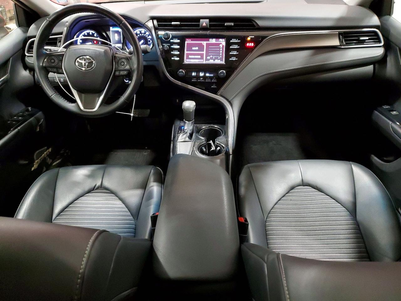 2019 TOYOTA CAMRY SE photo 8