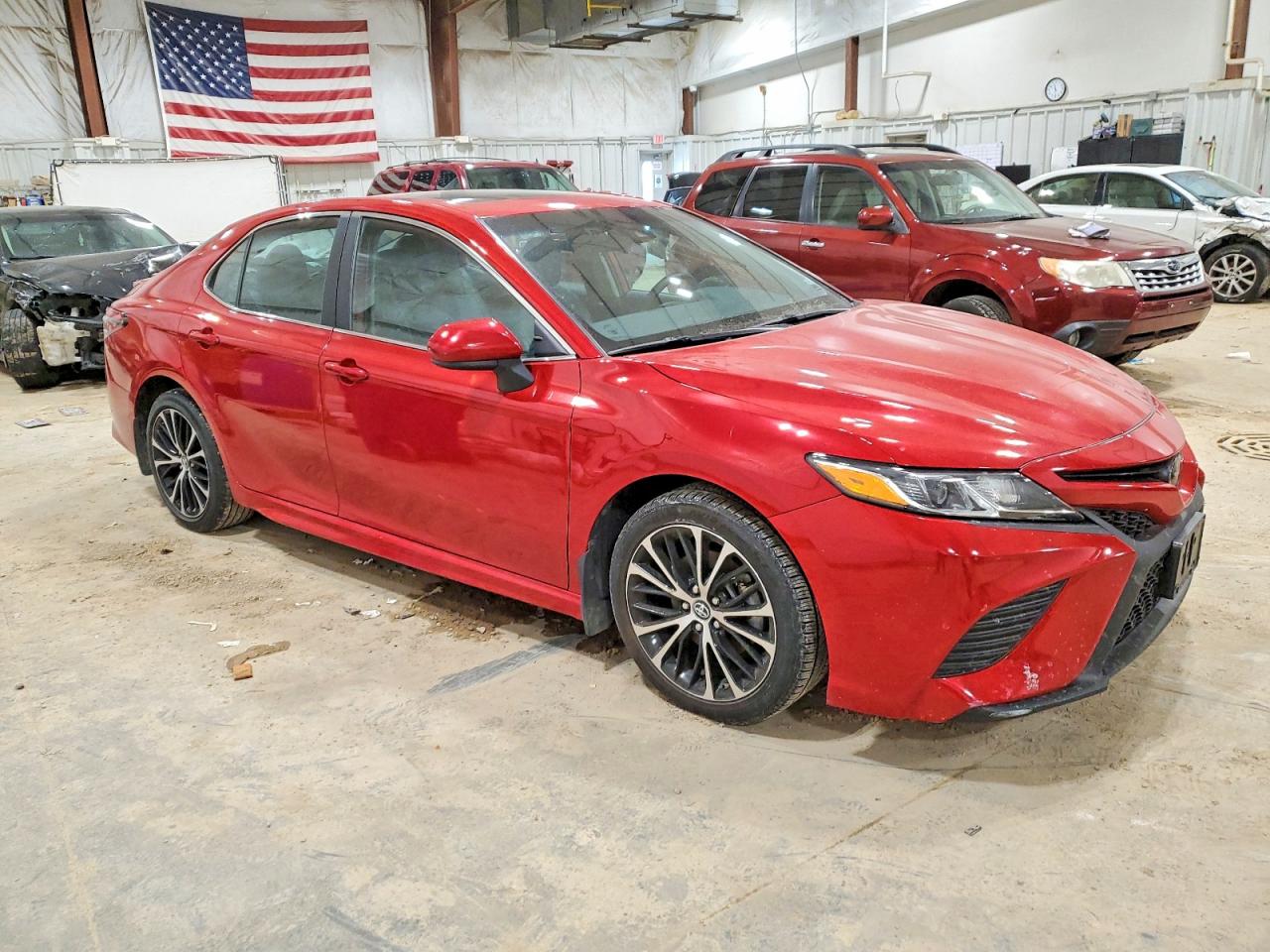 2019 TOYOTA CAMRY SE photo 4