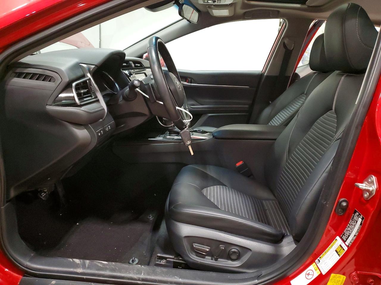 2019 TOYOTA CAMRY SE photo 7