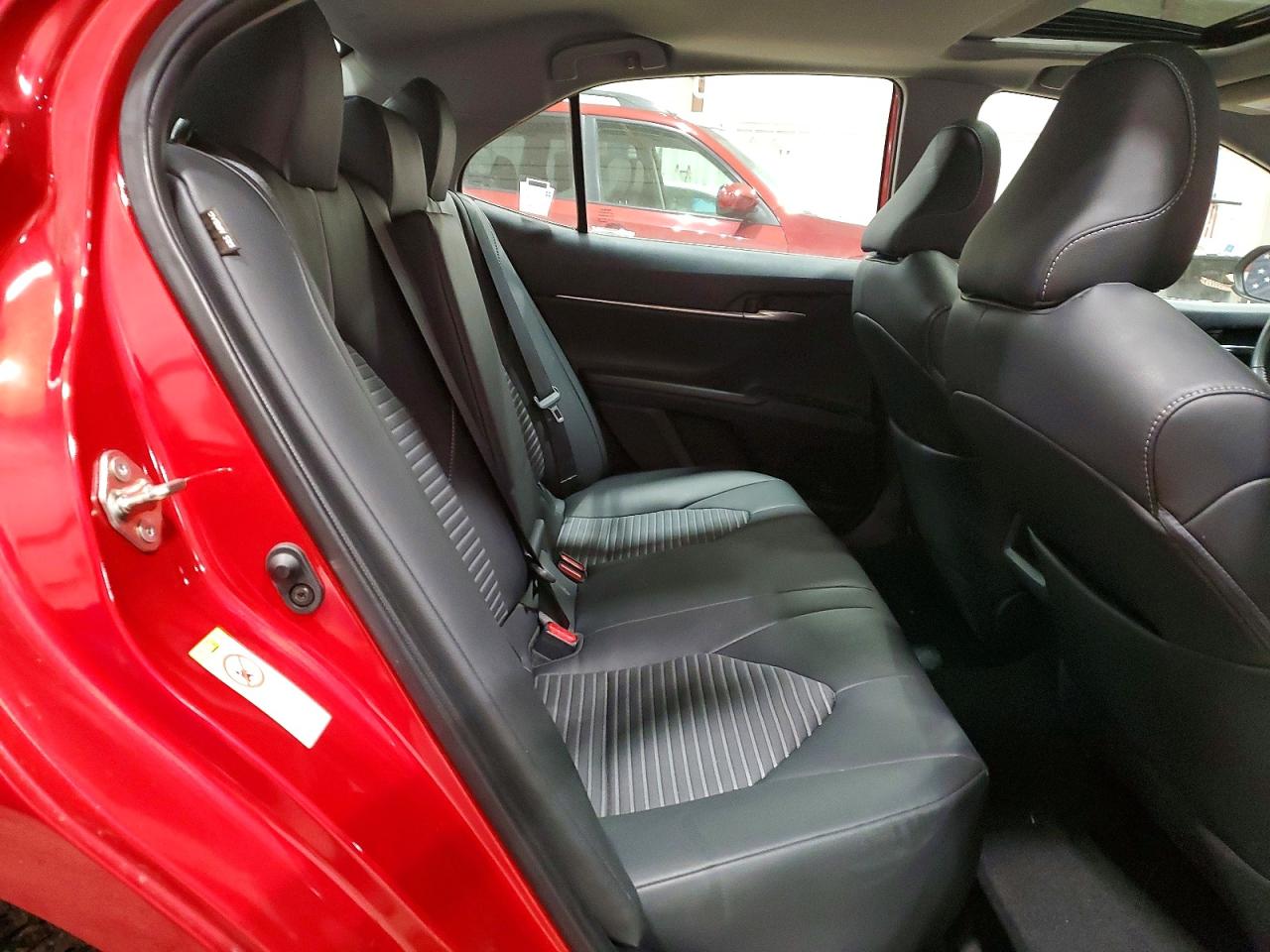2019 TOYOTA CAMRY SE photo 10