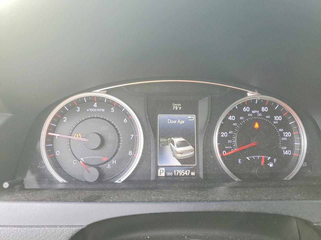 2015 TOYOTA CAMRY LE photo 9