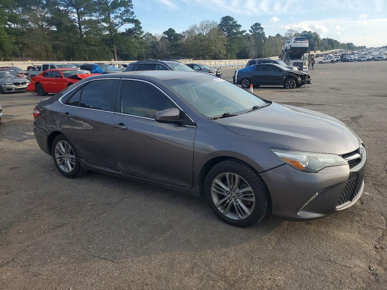 2015 TOYOTA CAMRY LE photo 4