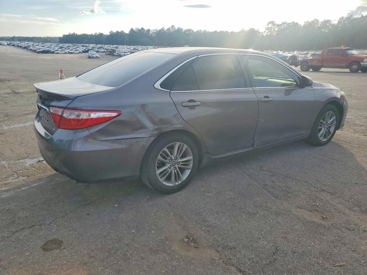 2015 TOYOTA CAMRY LE photo 3
