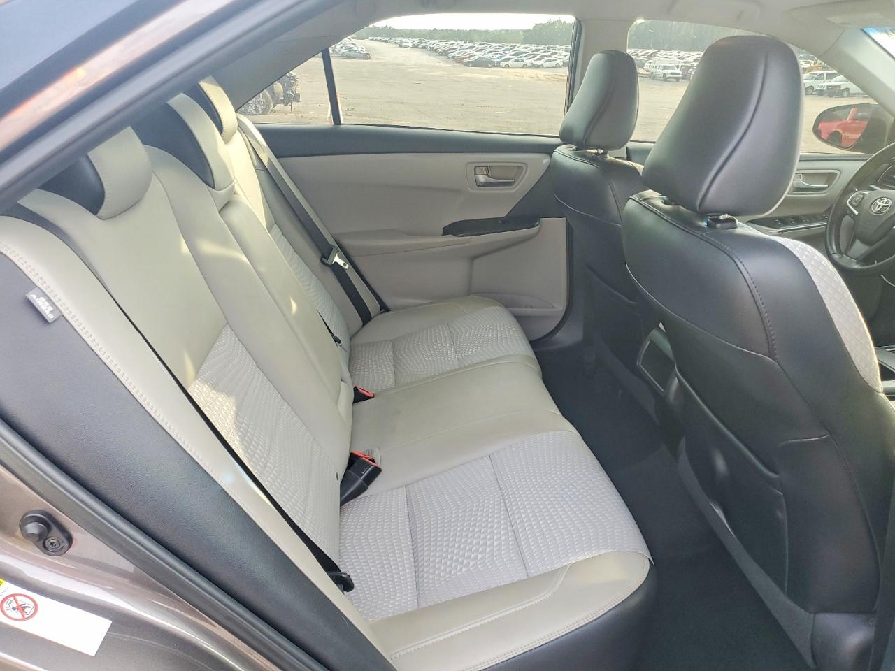 2015 TOYOTA CAMRY LE photo 10
