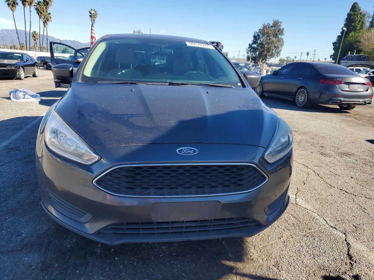 2018 FORD FOCUS SE photo 5