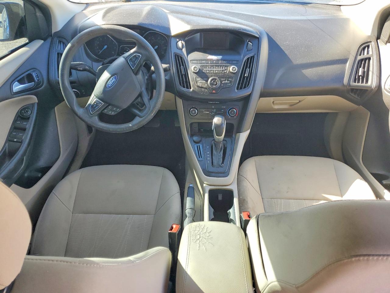 2018 FORD FOCUS SE photo 8