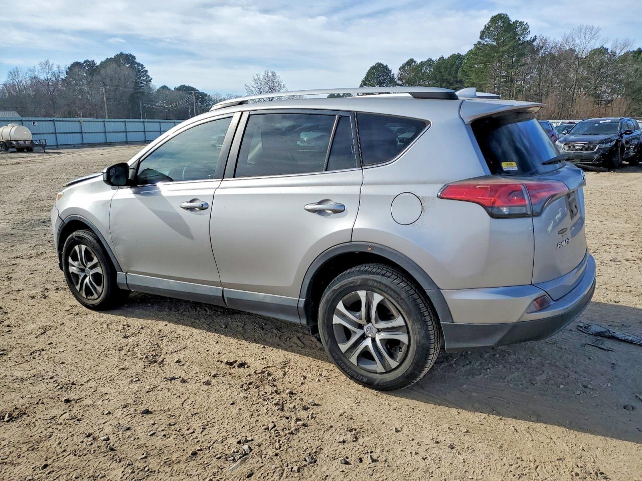 2016 TOYOTA RAV4 LE photo 2