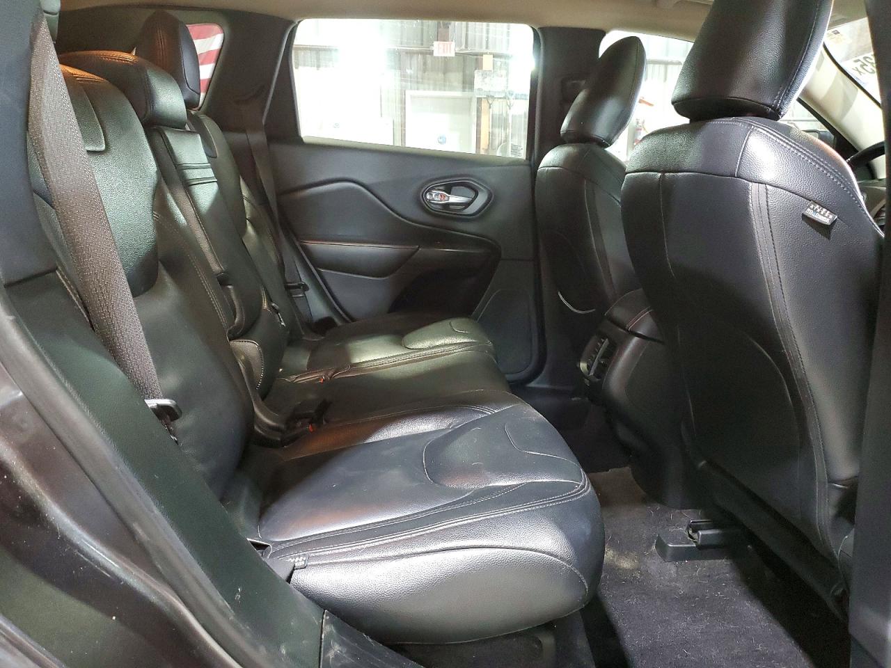 2016 JEEP CHEROKEE LATITUDE photo 11