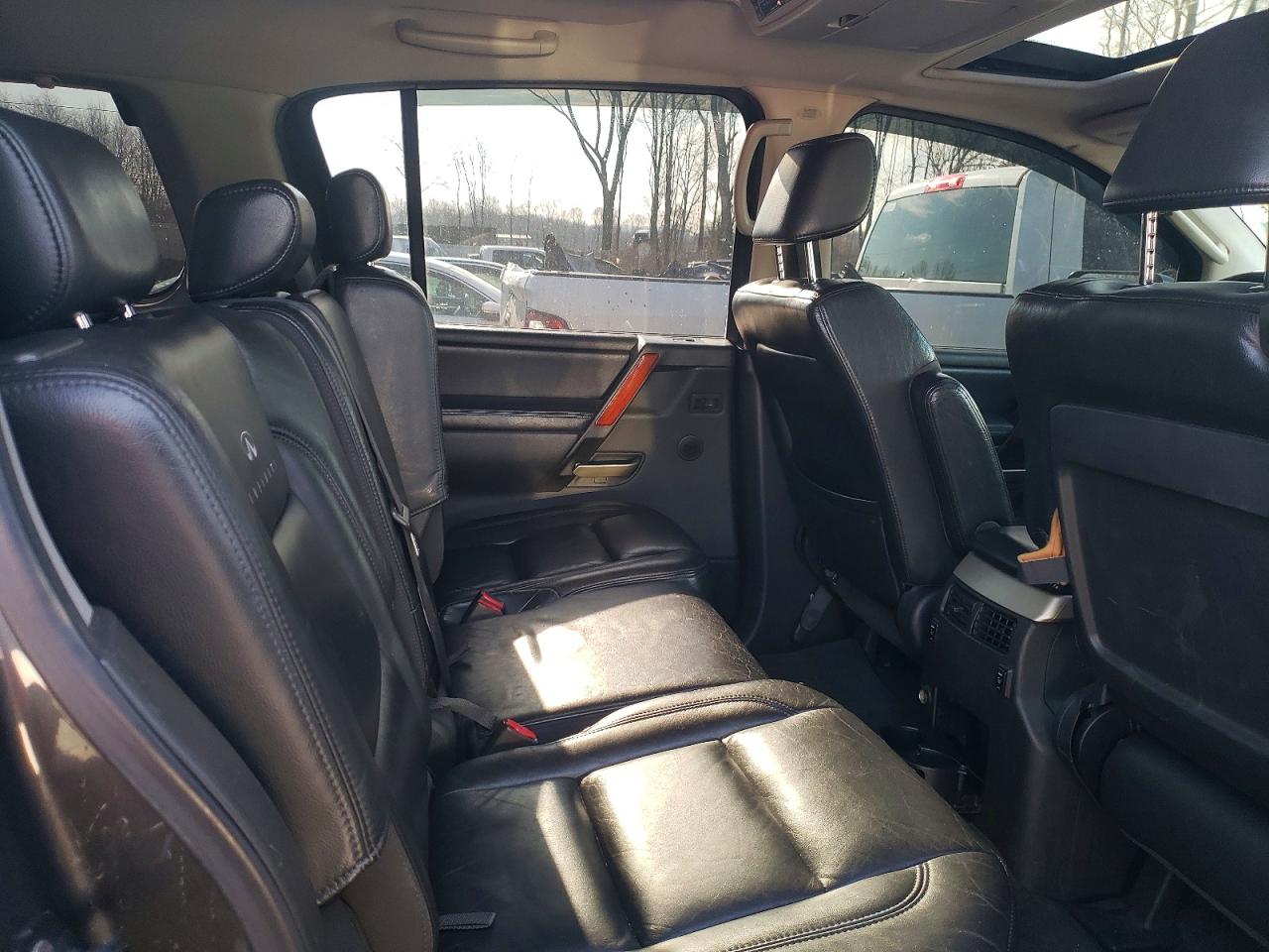2005 INFINITI QX56 photo 11