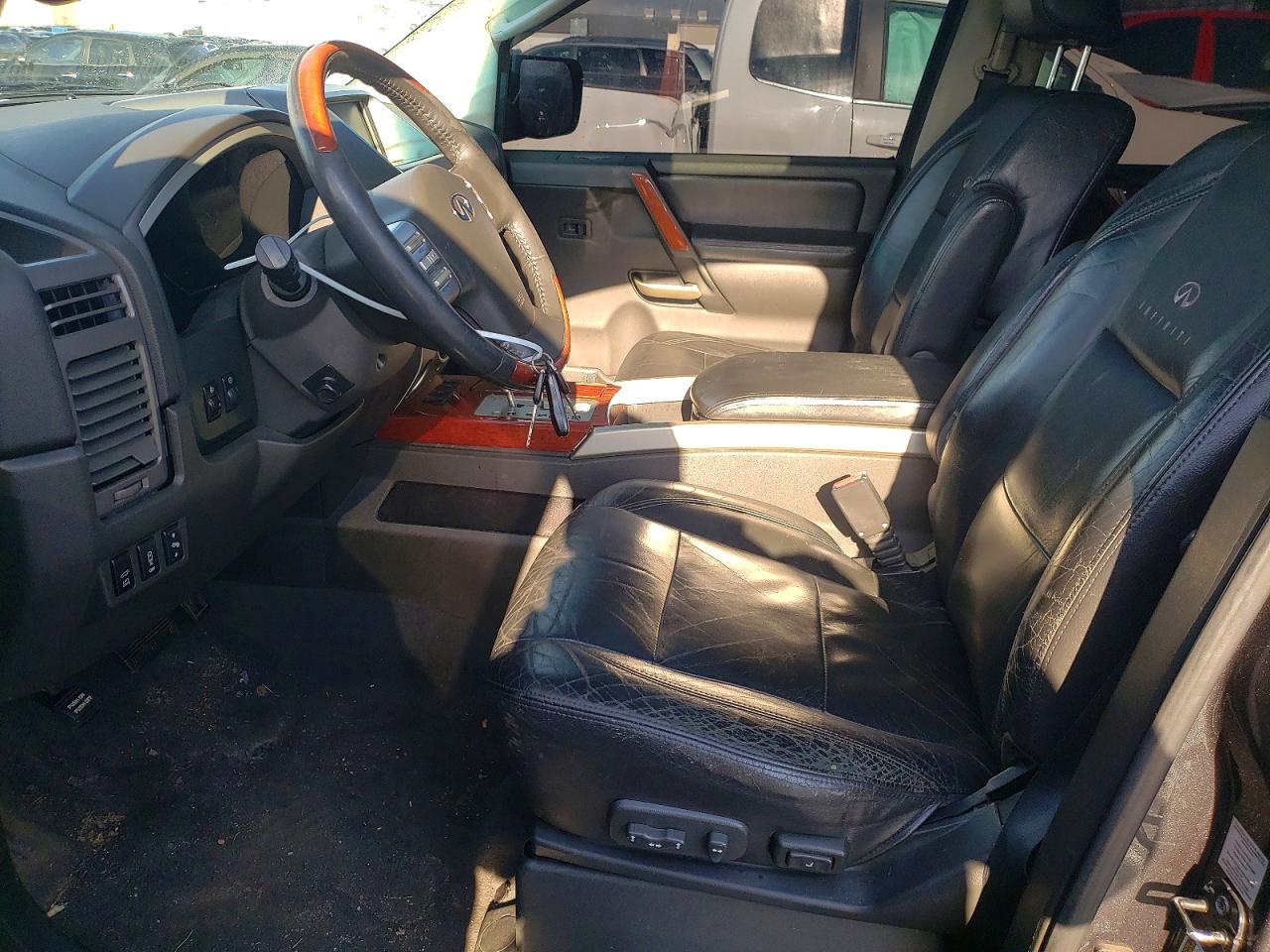 2005 INFINITI QX56 photo 7