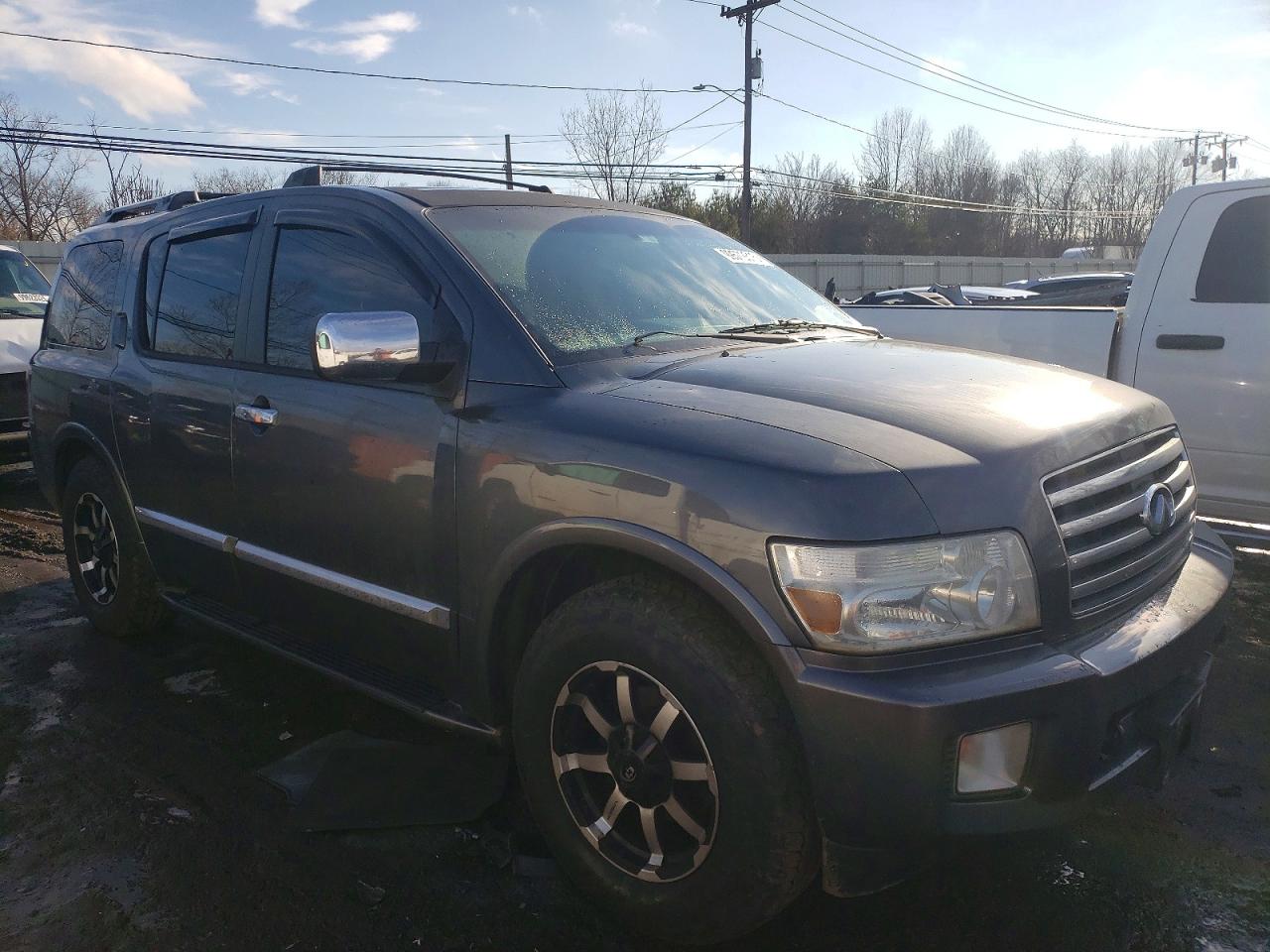 2005 INFINITI QX56 photo 4