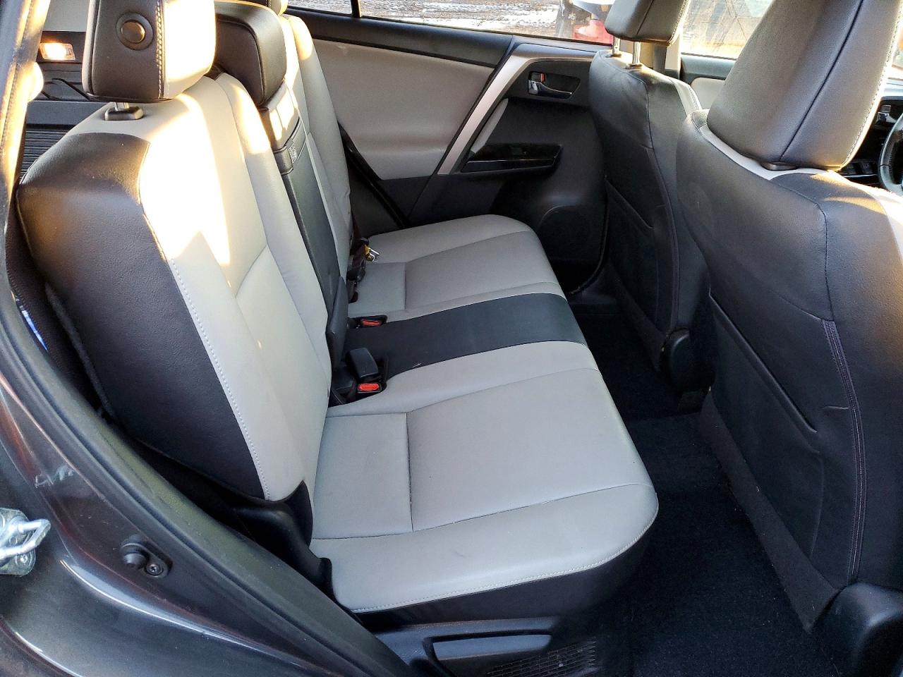 2016 TOYOTA RAV4 HV LIMITED photo 10