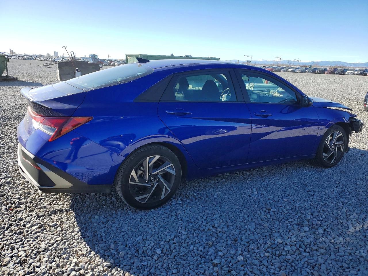 2025 HYUNDAI ELANTRA SEL SPORT photo 3