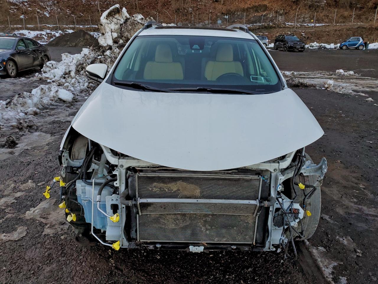 2017 TOYOTA RAV4 HV LE photo 5