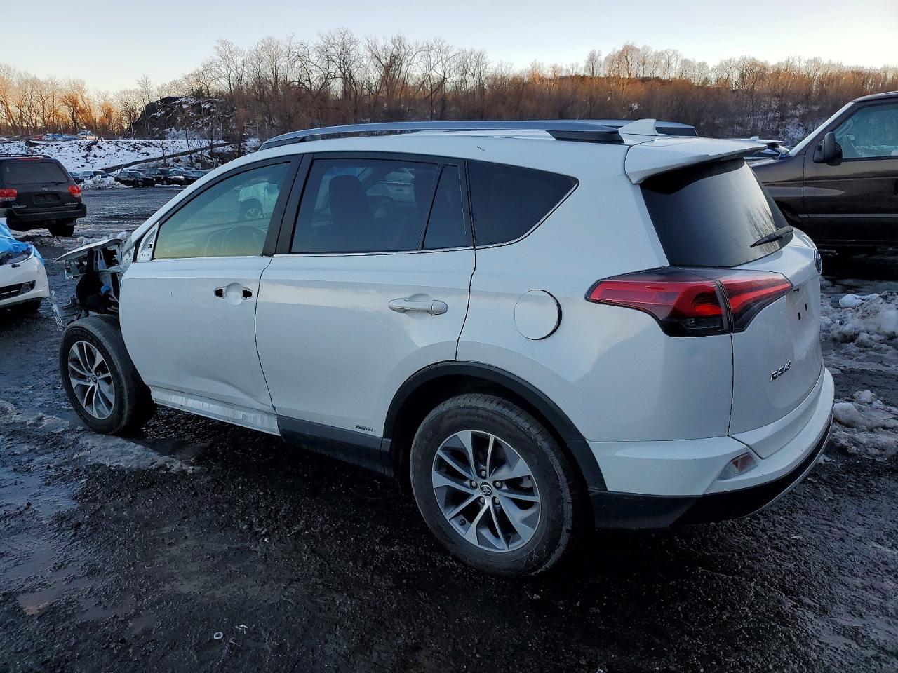 2017 TOYOTA RAV4 HV LE photo 2