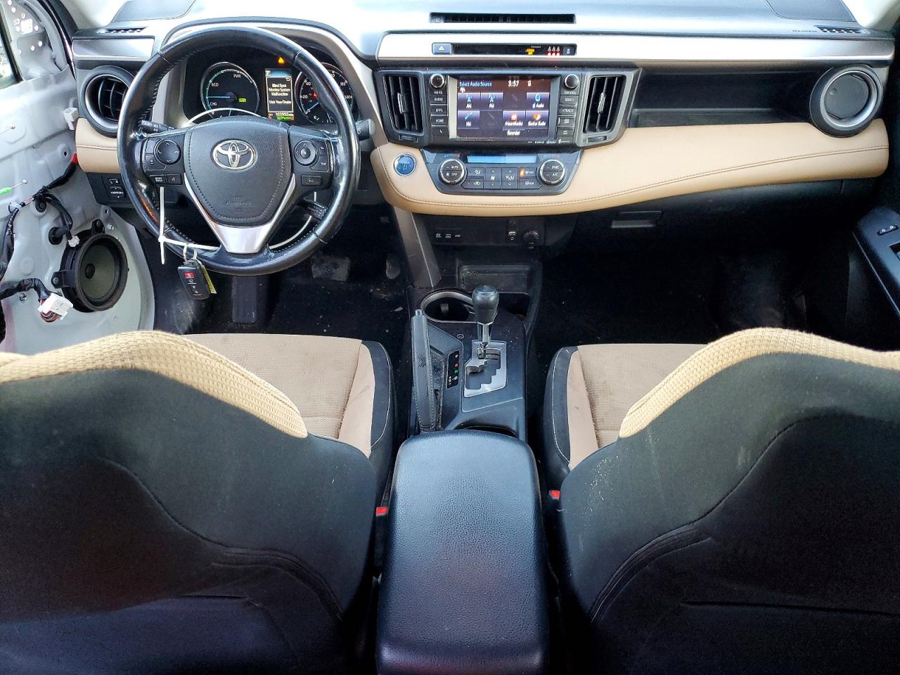 2017 TOYOTA RAV4 HV LE photo 8